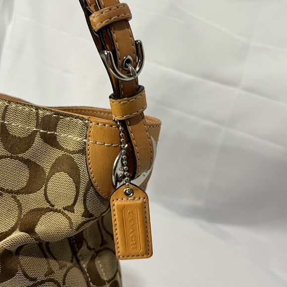 Authentic Vintage Coach Tan Signature inner pocket, Fabric & Leather Hobo Bag - Picture 5 of 13